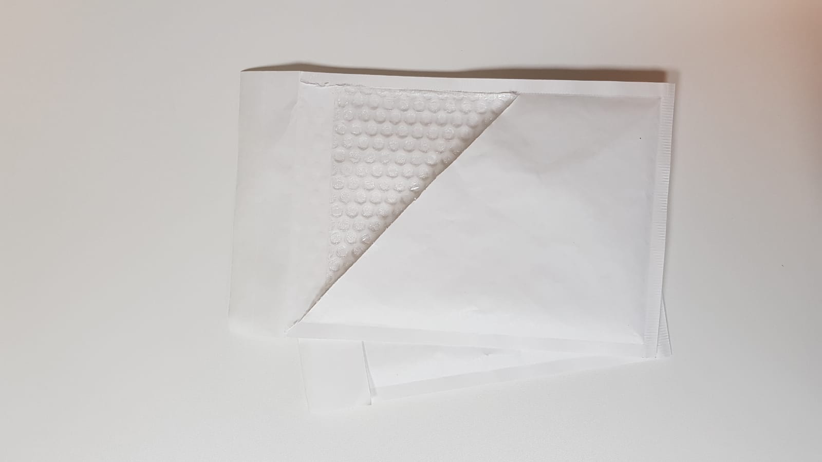 Padded bag 350 X 470mm (and various sizes) - Airship White Peel & Seal Padded Bags